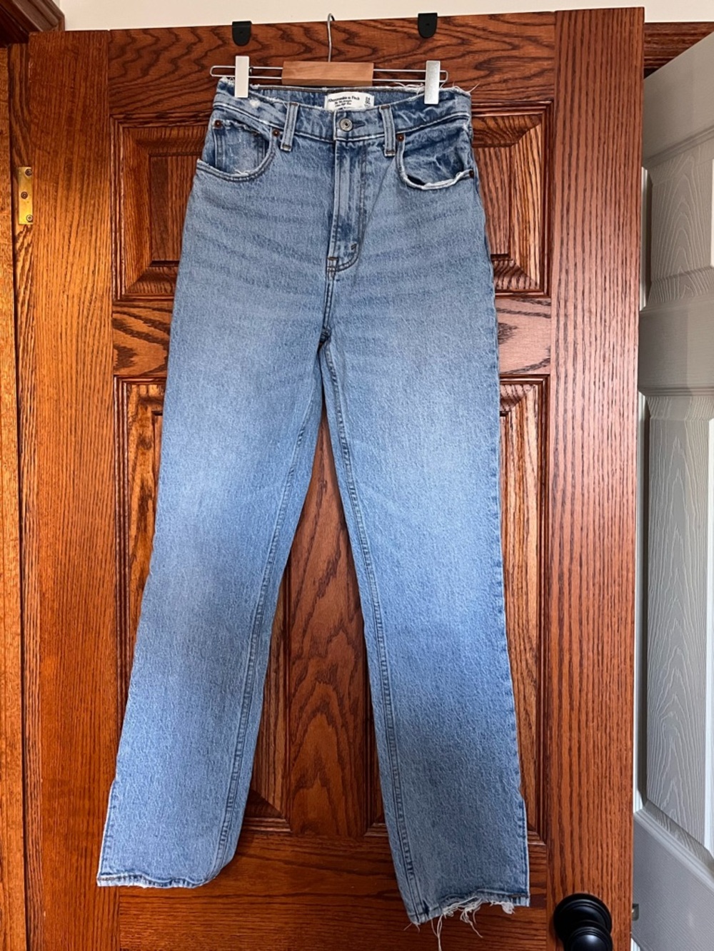 Abercrombie & Fitch
The 90s Straight Ultra High Rise